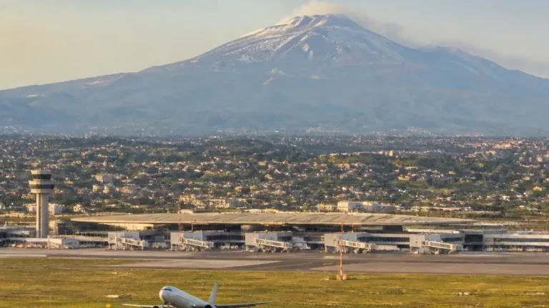 Catania, Musumeci rilancia l’ipotesi di un aeroporto nell’entroterra