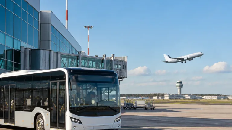 Fiumicino, quattro nuovi autobus elettrici per il trasporto dei passeggeri in pista