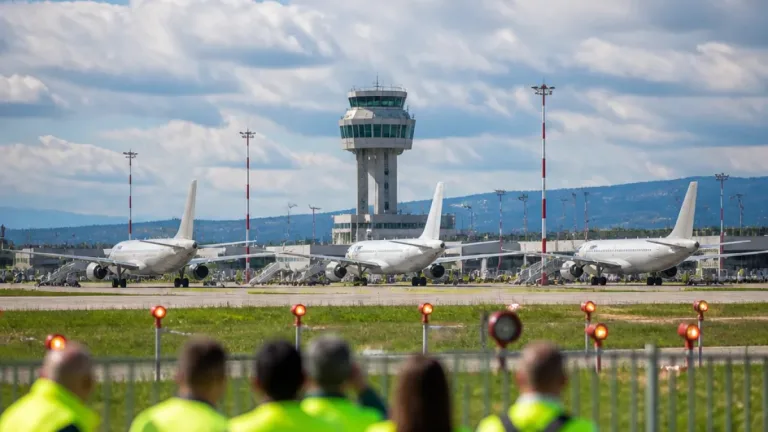 Scioperi nel trasporto aereo: ENAV si ferma a Bari il 6 novembre, astensione nazionale il 21